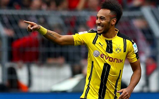 Pierre Emerick Aubameyang Mit Nike Werbung In Frisur