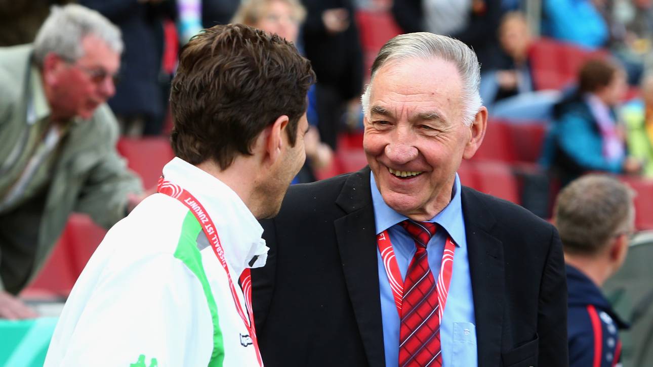 DFB verleiht Schröder Ehrenpreis