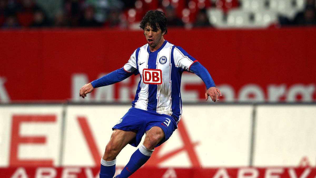 LEWAN KOBIASCHWILI: Im Anschluss an das skandalöse Relegationsduell gegen Fortuna Düsseldorf im Mai 2012 kassierte der Georgier die bis heute längste Sperre in der Bundesliga-Historie. Der DFB zog Kobiaschwili für ein halbes Jahr aus dem Verkehr, nachdem der damalige Hertha-Profi zugegeben hatte, ...