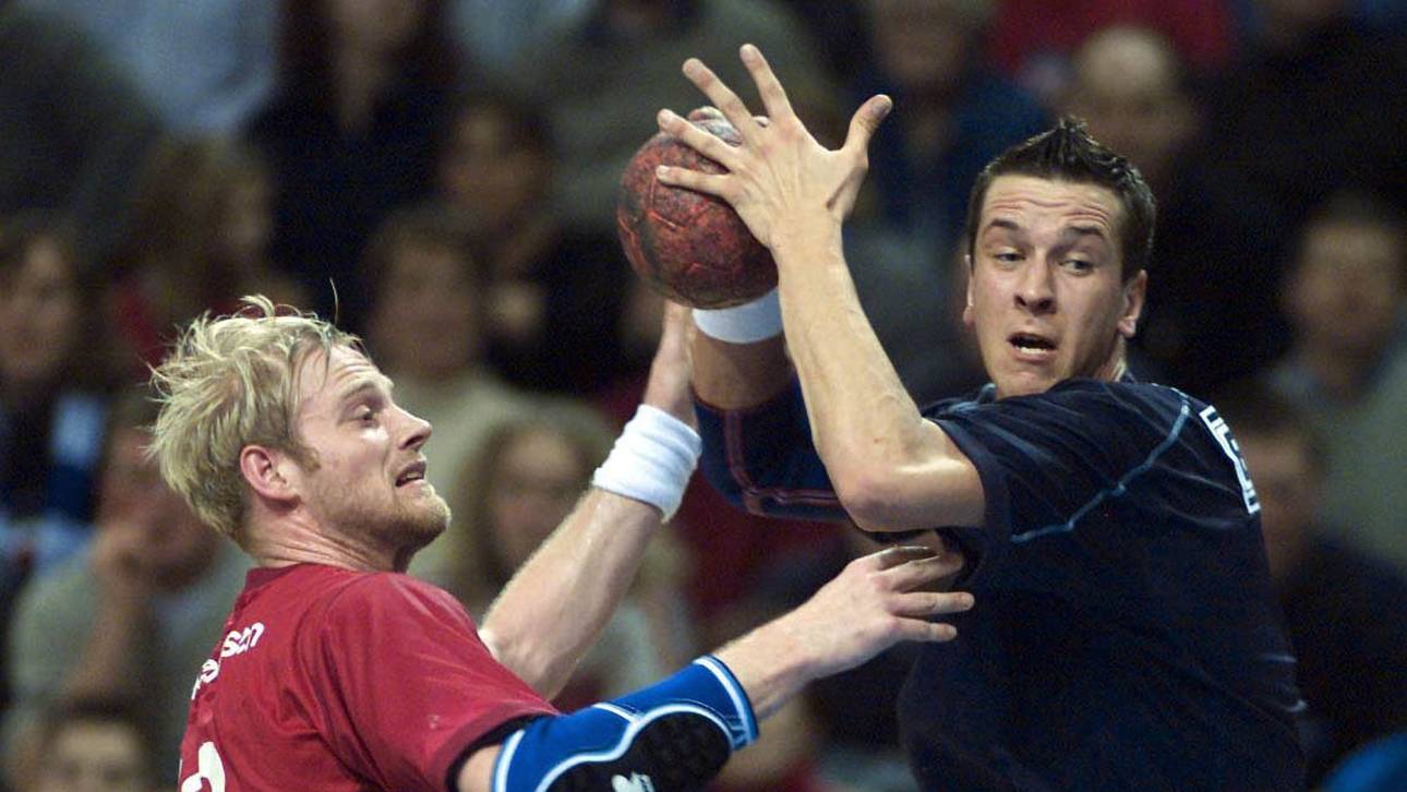 HANDBALL: Maenner Laenderspiel 2002 DEUTSCHLAND - DAENEMARK ;