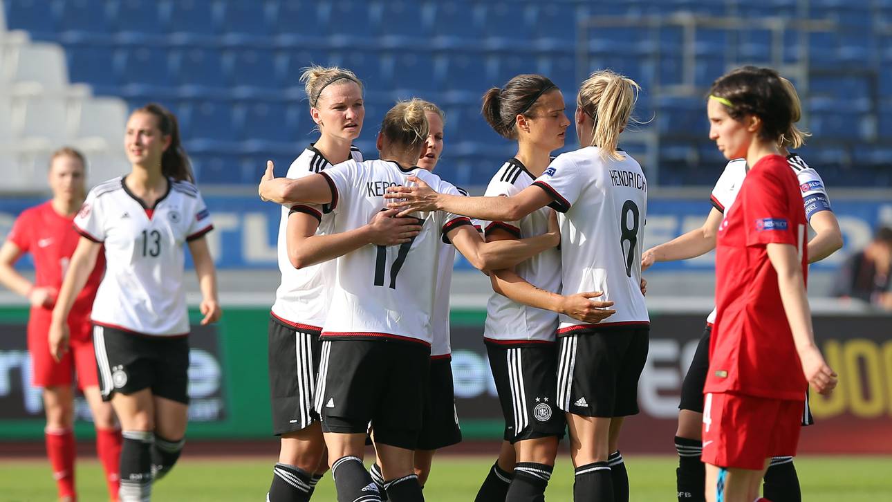 Kantersieg hält DFB-Frauen auf EM-Kurs