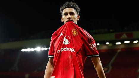 Der 15-jährige JJ Gabriel von Manchester United könnte vor einem überraschenden Abschied stehen. Auch der FC Bayern und weitere Topklubs sollen die Situation beobachten.