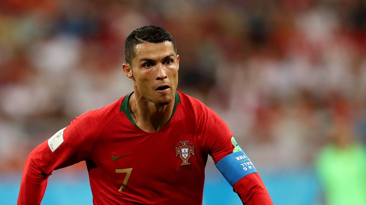 Mit der Nationalmannschaft kann er aber noch einen Titel holen. Auch wenn der Triumph in der neu geschaffenen Nations League nicht so hoch zu bewerten wäre wie ein Titel für Messis Argentinier bei der Copa América