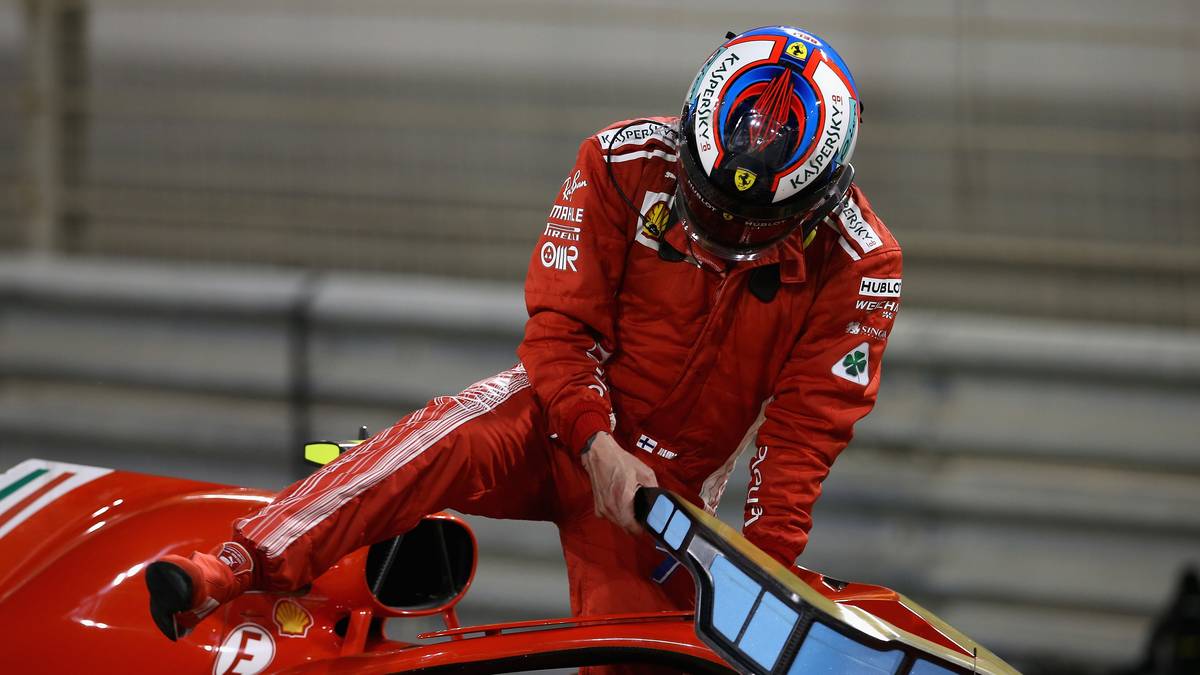 Räikkönen brennt los, fährt dem Mechaniker übers Bein und muss sein Auto dann abstellen. In Melbourne haben bei Haas die Muttern beim Aufsetzen auf die Gewinde verkantet. Diesmal wurde das Rad hinten links erst gar nicht abgezogen