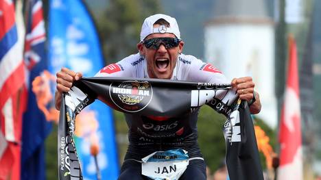 Jan Frodeno jubelt über den dritten Ironman-Sieg seiner Karriere