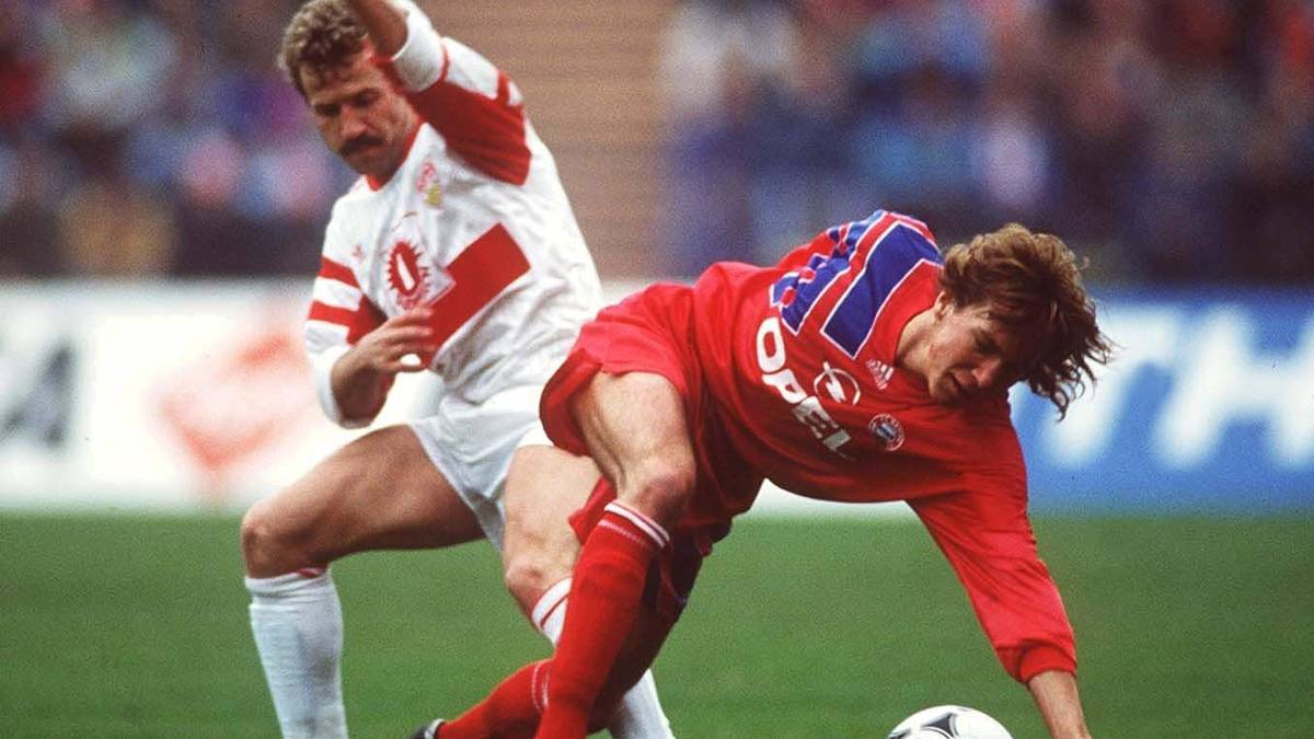 MICHAEL STERNKOPF: Der Offensivspieler kam 1990 für 3,4 Millionen Mark vom Karlsruher SC zum FC Bayern. In fünf Jahren, in denen es Sternkopf (r.) auf rund 100 Pflichtspieleinsätze brachte, gewannen die Münchner nur einen Titel