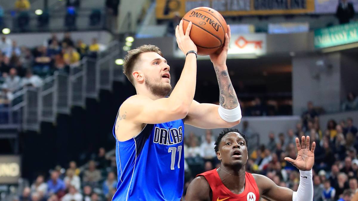 Für die wohl größte Überraschung sorgte bereits vorher die Nicht-Nominierung von Luka Doncic. Der Rookie der Mavs bekam von den Fans die zweitmeisten Stimmen im Westen, konnte die ebenfalls stimmberechtigten Spieler und Journalisten aber offensichtlich nicht überzeugen