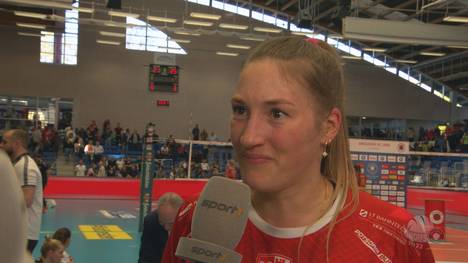 Laura Emonts und der SC Potsdam schlagen den Dresdner SC zum Auftakt der Halbfinalserie glatt mit 3:0. Nach dem Spiel verrät sie, wer aus ihrem Team die Erfolgsgarantin war.