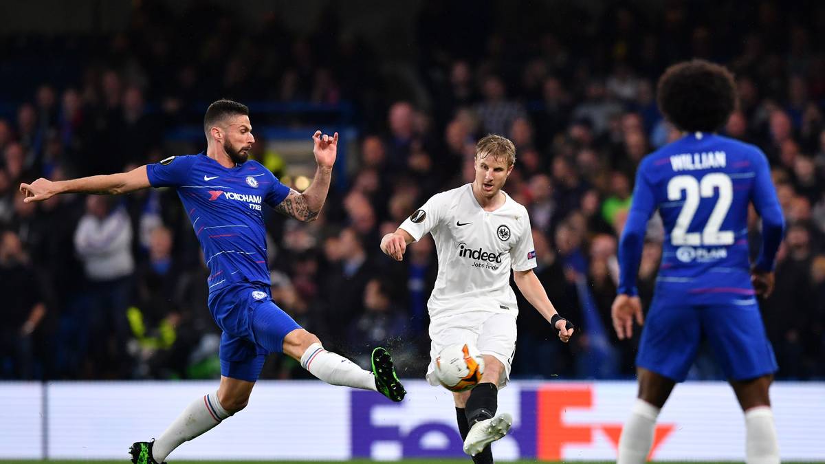 PLATZ 6: MARTIN HINTEREGGER - Machte im Europa-League-Halbfinale für Eintracht Frankfurt an der Stamford Bridge gegen den FC Chelsea das Spiel seines Lebens - allerdings mit bitterem Ende, als er einen Elfmeter verschoss. Die SGE würde den Österreicher gerne fest verpflichten, aktuell trainiert er aber wieder in Augsburg