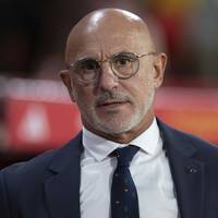 Im Fall Rubiales haben die spanischen Behörden am Freitag auch Luis de la Fuente, den Trainer der Männernationalmannschaft, als Zeugen vorgeladen.