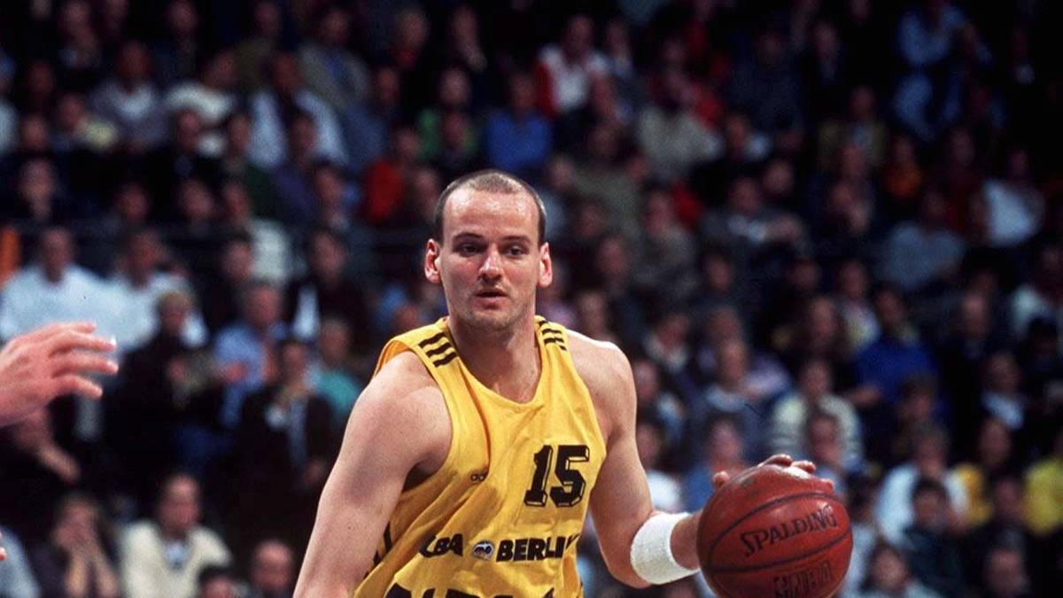 Rang 8 – HENNING HARNISCH (6152): Der Vizepräsident von ALBA Berlin spielte die längste Zeit seiner aktiven Karriere bei Bayer Leverkusen. Mit dem Nationalteam gewann er die Europameisterschaft. Durch seine spektakuläre Spielweise wurde der Dunk in der BBL populär