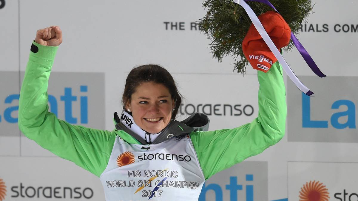 CARINA VOGT (SKISPRINGEN) - Gold von der Normalschanze, Gold im Mixed-Wettbewerb