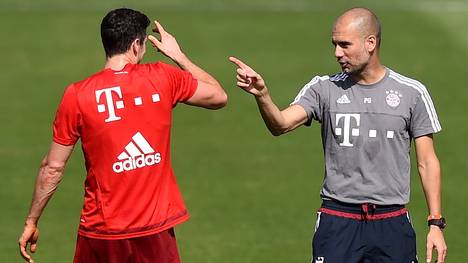 Pep Guardiola befindet sich mit dem FC Bayern im Trainingslager in Katar