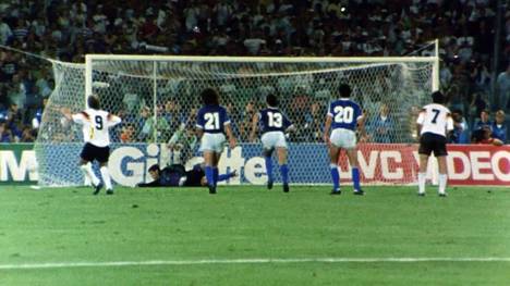 Bei der WM 1990 übernimmt Andreas Brehme im Finale gegen Argentinien Verantwortung - und wird mit seinem goldenen Tor endgültig zur Legende.