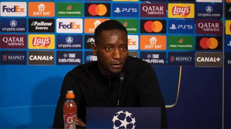 BVB-Stürmer Serhou Guirassy spricht über die anhaltenden Leistungsschwankungen der Dortmunder, dabei nimmt er auch seine Teamkollegen in die Pflicht, ohne die er "keine gute Leistung zeigen" könne.