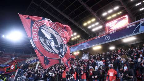 Irre Szenen bei der Partie Stade Rennes gegen Krasnodar in der Champions League: Um einen Mindestabstand schert sich kaum jemand