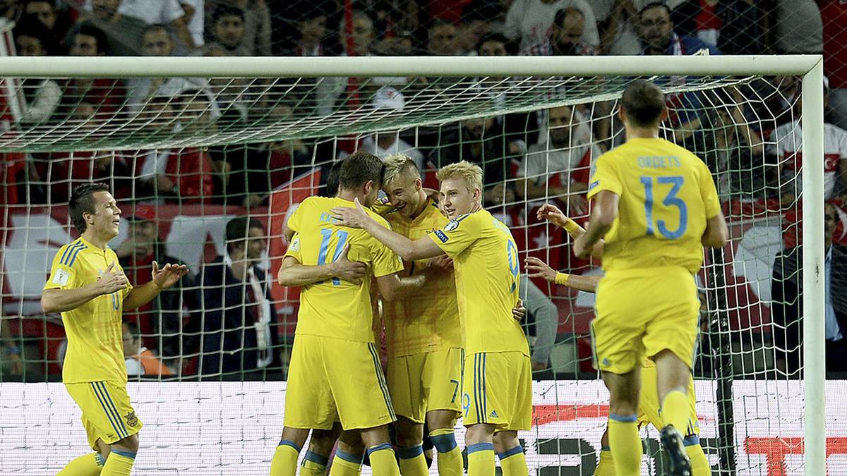 UKRAINE - Die ukrainische Nationalmannschaft nahm an den letzten beiden EM-Endrunden teil. Sowohl 2012 (im eigenen Land) als auch 2016 war das Turnier jedoch nach der Vorrunde bereits beendet