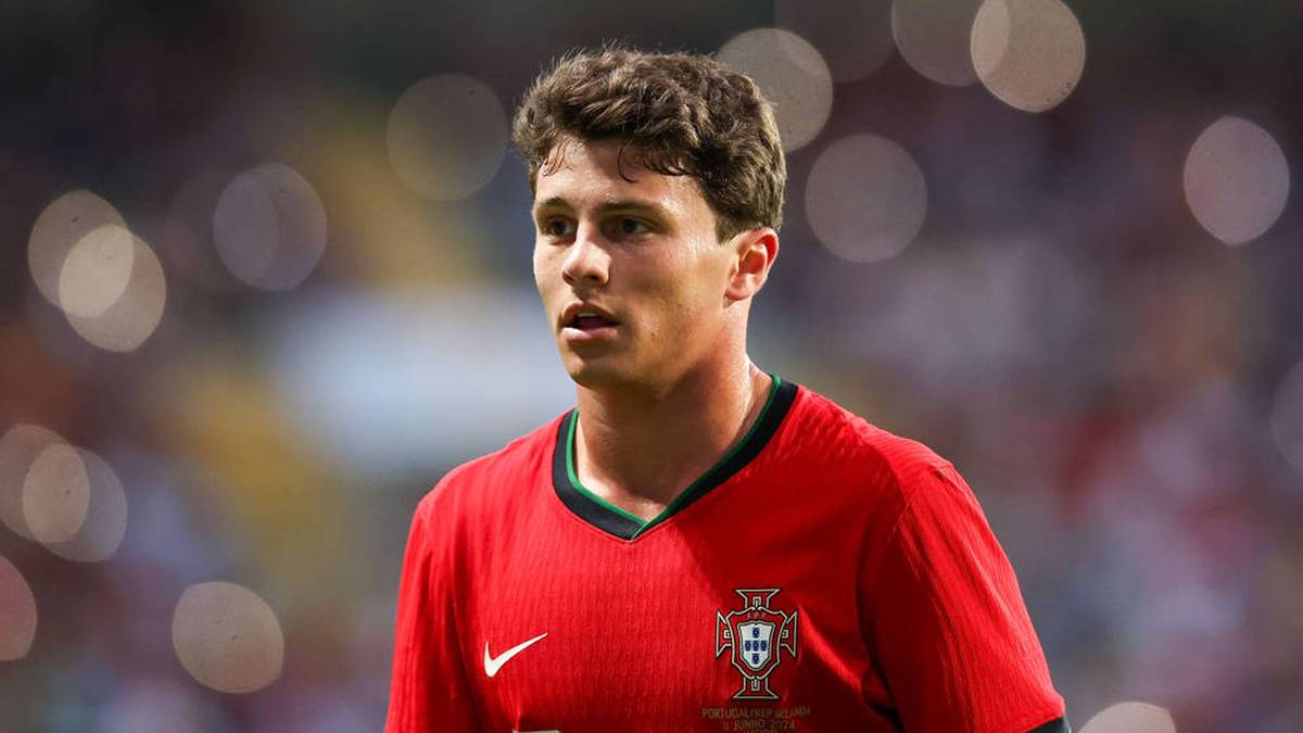 Joao Neves (19 Jahre, Portugal): Der 19-Jährige ist ebenso wie Silva ein Kind der Benfica-Akademie – und das nicht weniger kostspielig. Der FC Arsenal und Manchester United sollen schon hinter ihm her sein. Doch der Vertrag von Neves beinhaltet eine fixe Ausstiegsklausel jenseits der 100-Millionen-Euro-Marke. Ob er die Qualitäten bei der EM unter Beweis stellen kann?