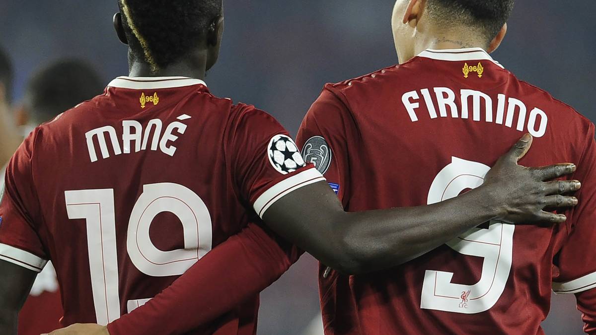 Mit Firmino und Mane hat Salah zudem zwei ebenfalls torhungrige Kollegen, die in Liverpools 100-Tore-Sturm wesentliche Bestandteile sind. Mit den drei Top-Stürmern dürfte die Offensivkraft der Reds alle anderen Angriffsreihen damit in den Schatten stellen