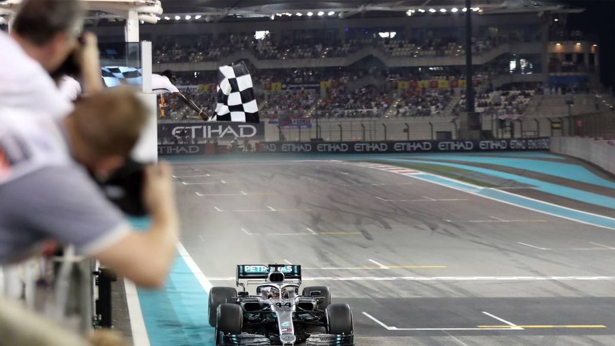 SCHWEIZ - BLICK: "Solo-Show von Lewis Hamilton. Er zieht beim Start davon und blickt nie mehr in den Rückspiegel"
