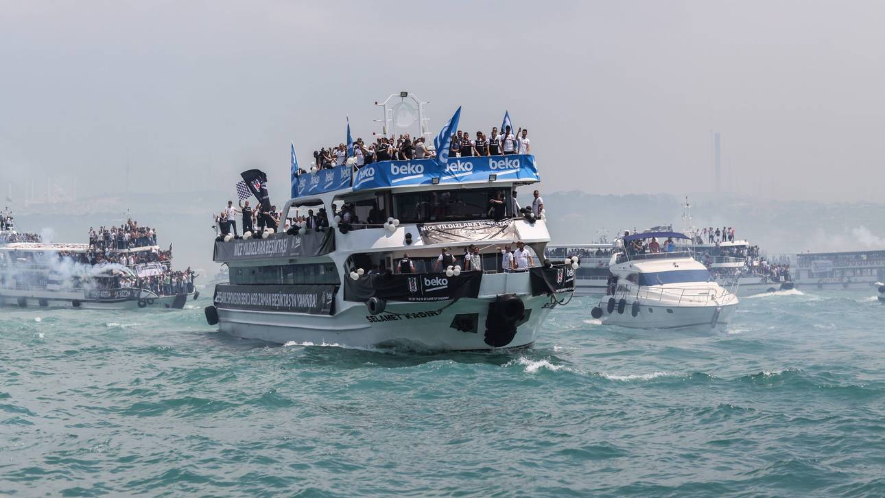 Besiktas feiert Titel mit Bootstour