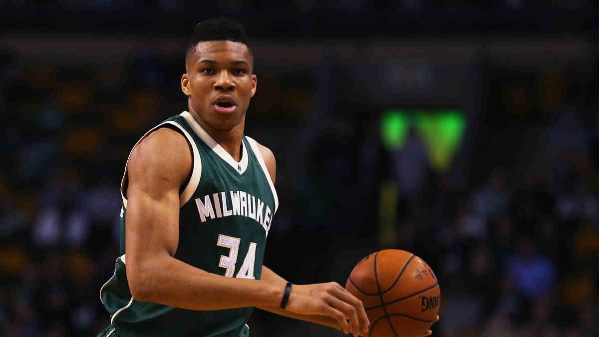 Giannis Antetokounmpo beschließt die Top3. Der "Greek Freak" ist eine Triple-Double-Maschine  und in der Lage, jede Position zu spielen und zu verteidigen. Seine 16,8 Punkte, 7,6 Rebounds und 4,3 Assists sind eine klare Steigerung zum Vorjahr (12,7/6,7/2,6).