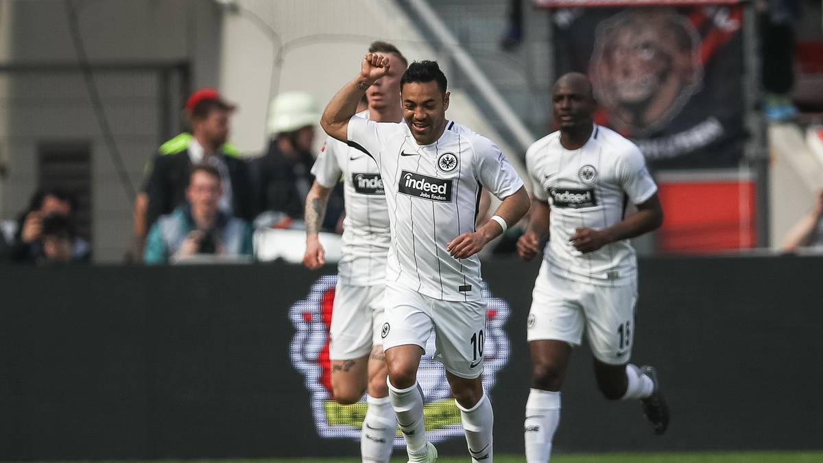 Nein! Denn nur 180 Sekunden nach dem Rückstand vollendet Marco Fabian einen schönen Konter. Der Mexikaner kann sich bei Marius Wolf bedanken. Der Rechtsaußen serviert Fabian nach einer tollen Kombination mit Kevin-Prince Boateng die Kugel auf dem Silbertablett