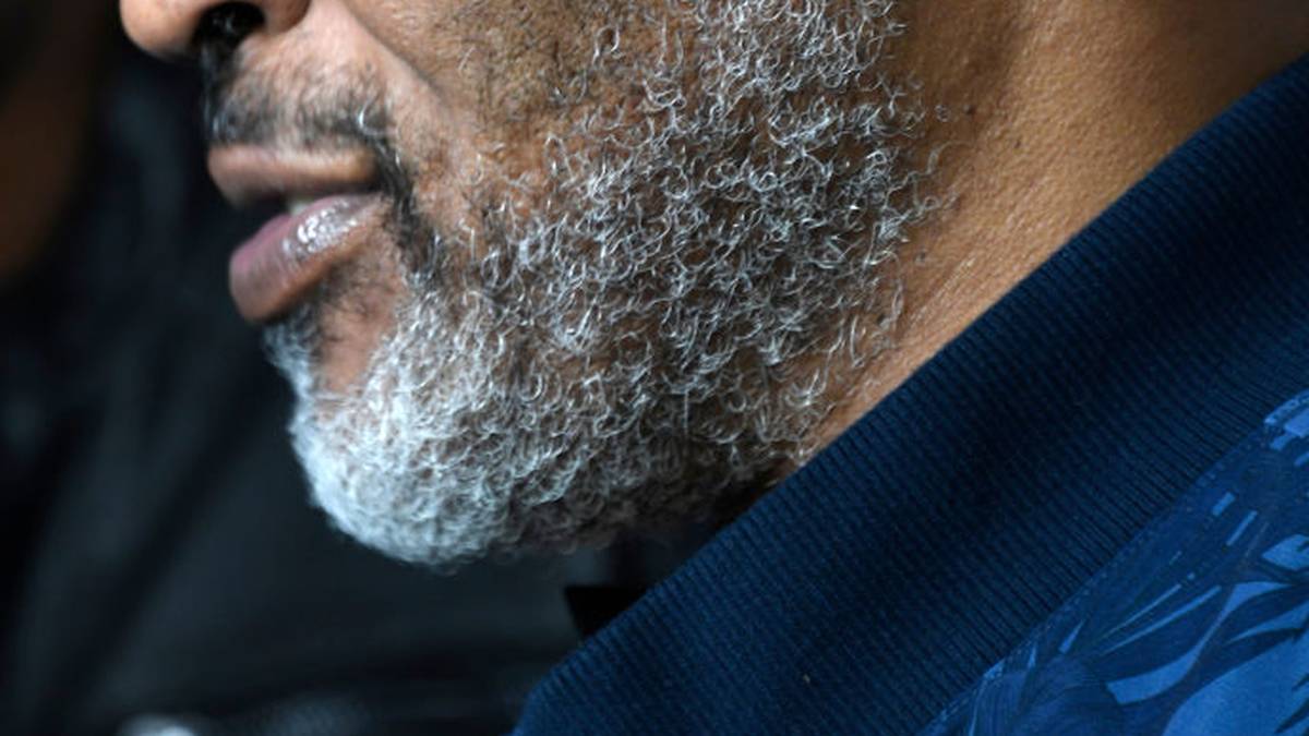 Die letzten drei wurden auf Bewährung ausgesetzt. Im Februar 1999 folgte die zweite Haft über ein Jahr wegen Körperverletzung. Nach vier Monaten durfte Tyson das Gefängnis verlassen und die restliche Zeit in häuslichem Arrest verbüßen