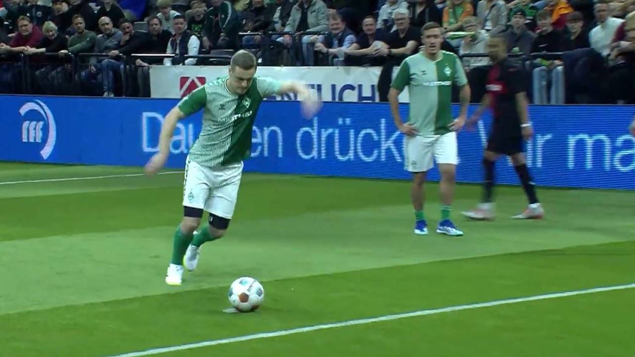 Via Social Media: So fieberte Toni Kroos bei Hallenturnier von Bruder Felix mit