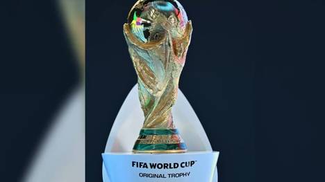 Die restlichen sechs Plätze für die Weltmeisterschaft 2026 werden bei den Play-Offs ausgespielt. Alle Infos und Hintergründe zu der Qualifikation gibt es im Video.