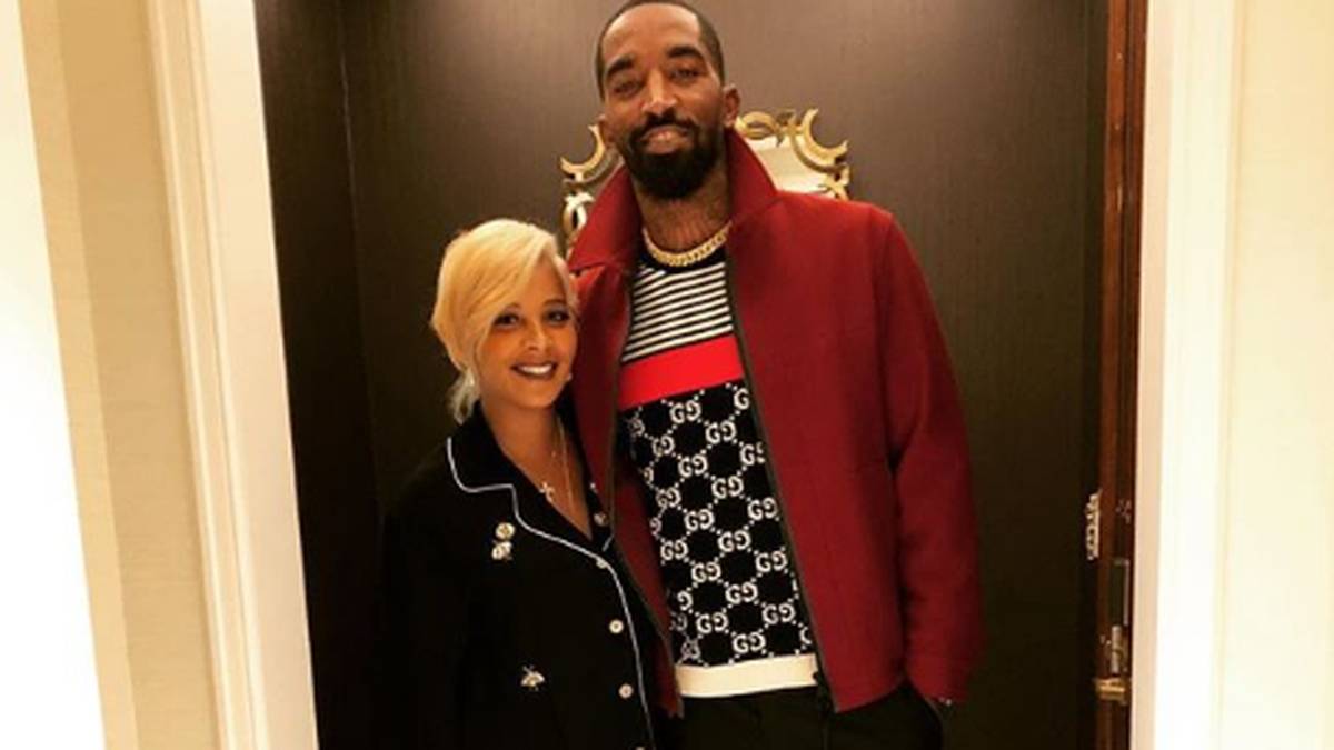 J.R. Smith ist derzeit noch ohne Team. Im August 2016 schlossen der NBA-Champion mit den Cleveland Cavaliers und Jewel Harris den Bund der Ehe. Sie haben drei gemeinsame Kinder zusammen