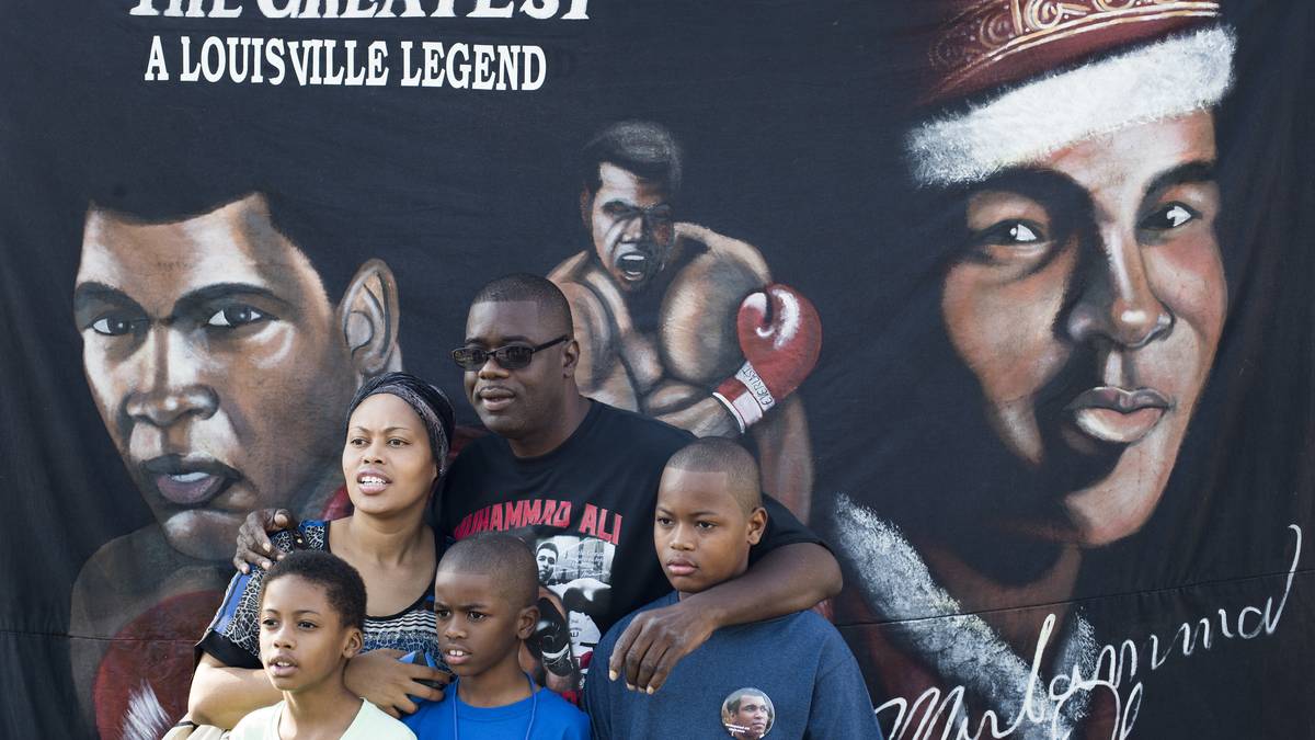 Überall werden die Menschen durch Wandbilder an Ali erinnert