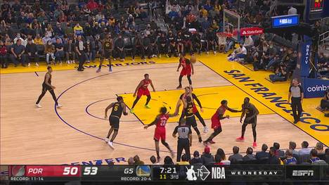 16 Dreier fehlen Steph Curry noch, um den All-Time-Rekord für Dreipunkte-Würfe zu holen. Und gegen die Portland scheint es so, als will der Warrios-Star die Marke noch an diesem Abend knacken.
