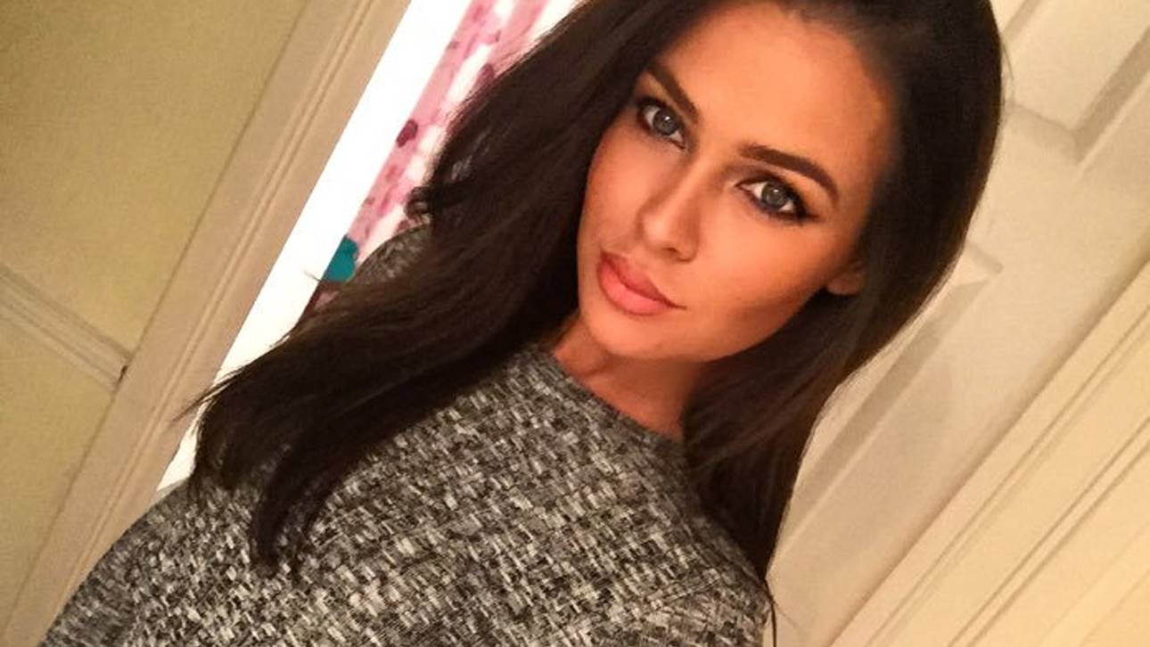 Fünf United-Stars baggern an einer Frau