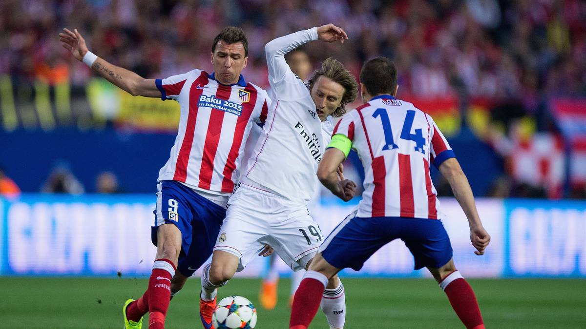 SCHWÄCHEN: Bei Real hakt es in der Schaltzentrale. Luka Modric hat sich in der Liga einen Sehnenriss zugezogen und fällt bis zum Saisonende aus. Da Trainer Carlo Ancelotti kaum noch auf Sami Khedira und Asier Illaramendi setzt, wird improvisiert. Zuletzt spielt Innenverteidiger Sergio Ramos neben Toni Kroos auf der Sechs. Optimal ist diese Aufstellung nicht 