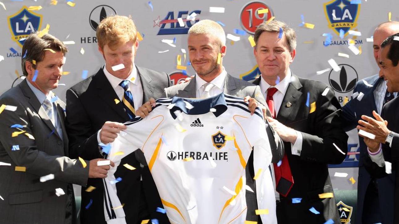 Bei seiner Ankunft im Jahr 2007 wurde David Beckham (m.) in Los Angeles als Held gefeiert
