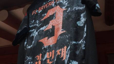 Der FC Bayern startet am 31. Juli zur Promo-tour nach Korea. Für die koreanischen Fans hat der Rekordmeister die Beflockung der neuen Trikots in ihrer Landessprache anfertigen lassen.