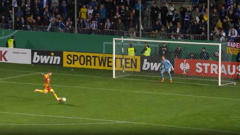 Im DFB-Pokal liegen Himmel und Hölle oft nur elf Meter auseinander. Wenn die Beine zittern und die Nerven brennen, werden Legenden geboren . Das sind die Elfmeterschießen, die keiner vergessen wird.