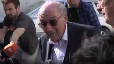 Seit heute stehen der ehemalige FIFA-Präsident Sepp Blatter und der Ex-UEFA-Chef Michel Platini vor Gericht. Der Prozess musste wegen gesundheitlichen Problemen verschoben werden, doch Blatter ist guten Mutes.