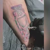 EM-Tattoo! Italien-Held lässt sich Pokal stechen