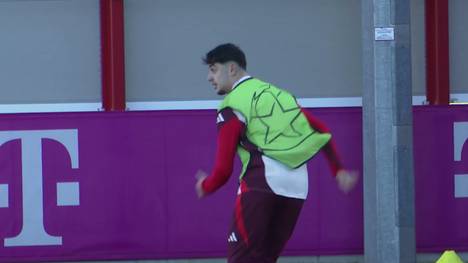 Bilder, die jedem Bayern-Fan wieder Hoffnung machen dürfen. Aleksandar Pavlovic ist zurück und trainiert beim Abschlusstraining der Bayern mit. 