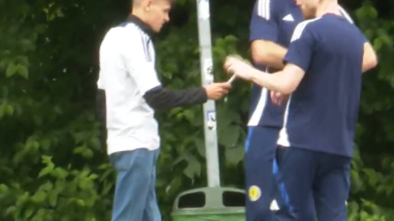 Ohne Security! Liverpool-Star Robertson vor EM-Start so nah wie nie
