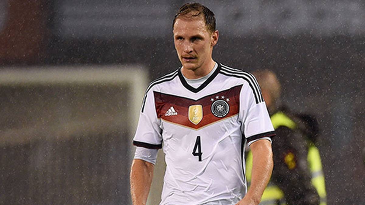 BENEDIKT HÖWEDES: Dem Schalker Verteidiger gelang ein guter Abschluss eines für ihn großartigen WM-Jahres. Zu Beginn der Partie zeigte er noch die eine oder andere Unsicherheit, später wurde Höwedes im Regen von Vigo aber immer sicherer. Er war stets zur Stelle,  wenn es im deutschen Strafraum brannte. SPORT1-Note: 3,5
