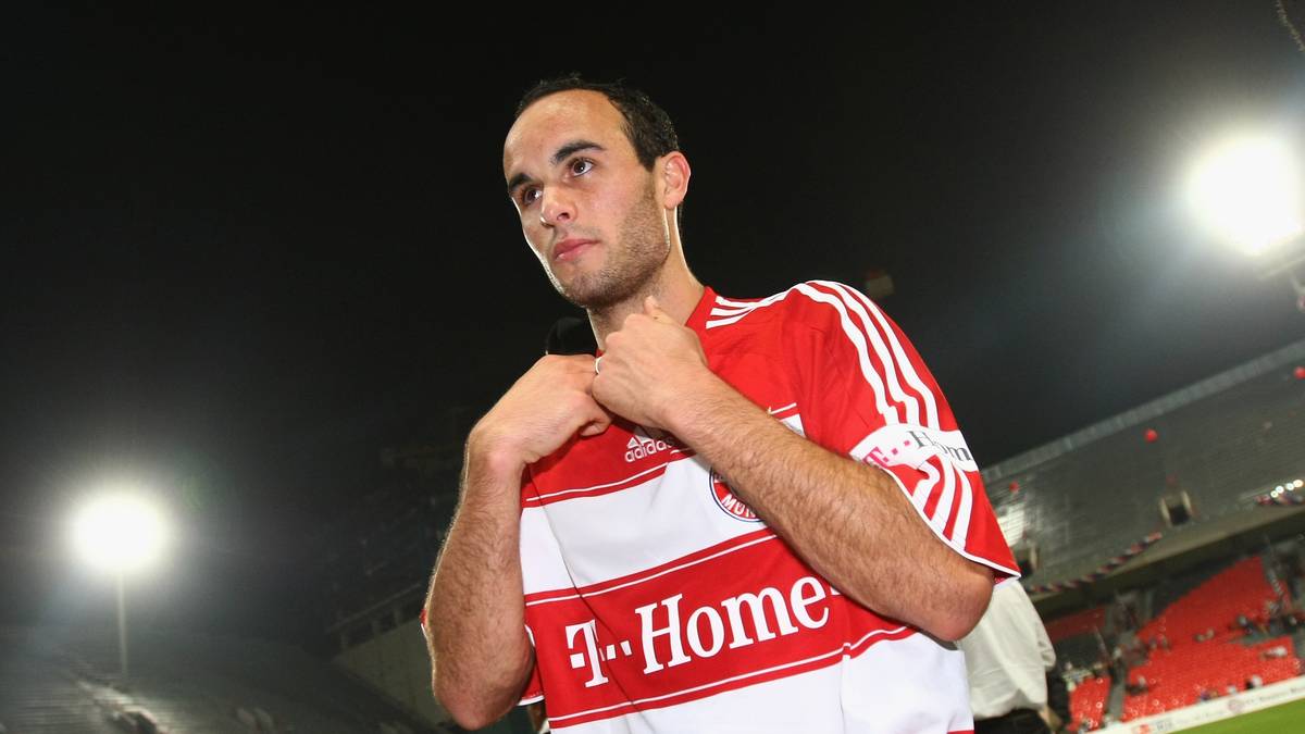 LANDON DONOVAN: Zur Saison 2008/09 lieh der Klub zwei weitere Spieler aus. Einer davon war Offensivspieler Donovan, der zum 1. Januar 2009 von LA Galaxy kam. Der US-Amerikaner konnte die Bayern allerdings nicht von einem Kauf überzeugen und kehrte schon zwei Monate später in seine Heimat zurück