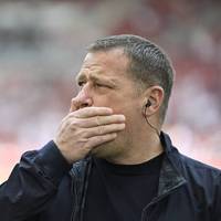 Der FC Bayern sucht weiter fieberhaft nach einem neuen Trainer. Sportvorstand Max Eberl gewährt Einblicke in den Prozess. Der 50-Jährige äußert seine Unzufriedenheit.