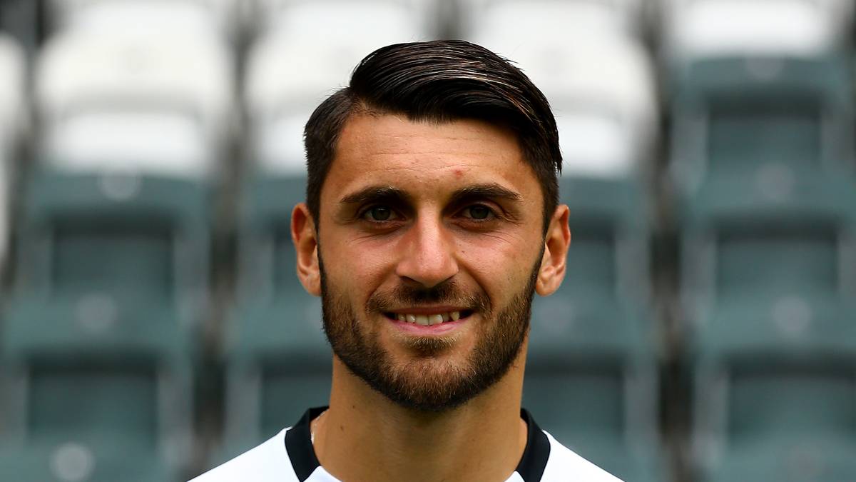 PLATZ 10 - BORUSSIA MÖNCHENGLADBACH: 79,95 (Kappa). Borussia Mönchengladbachs Trikot liegt geteilt mit zwei anderen auf Platz zehn