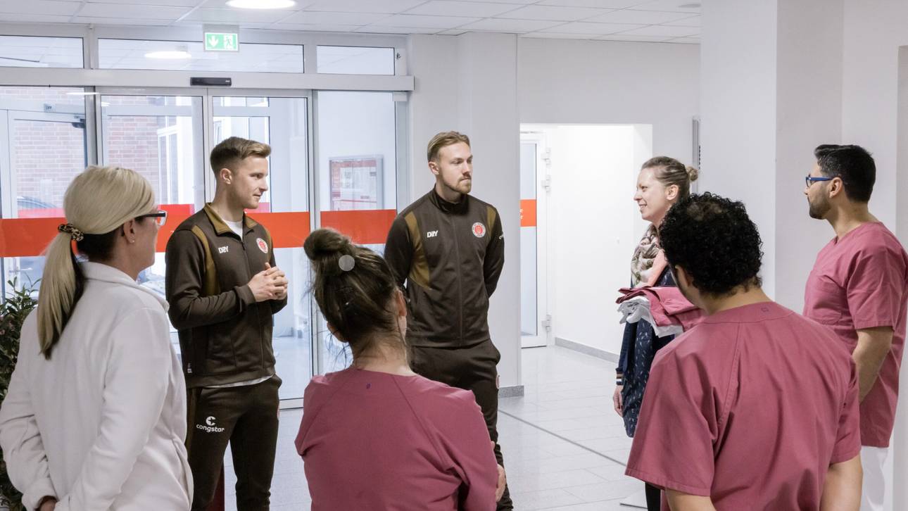 St.-Pauli-Stars jobben im Altersheim