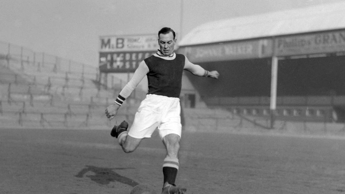 PLATZ 8 - GORDON HODGSON: Der aus Südafrika stammende Engländer machte zwischen 1925 und 1941 unter anderem den FC Liverpool und Aston Villa mit seinen Toren glücklich. Ihm gelangen 287 Treffer