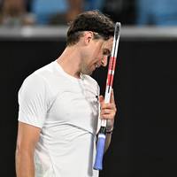 Tennis-Star Dominic Thiem beendet offiziell seine Karriere. Der Österreicher plagt sich seit Jahren mit Verletzungen. In einem Video erklärt er seine Beweggründe.