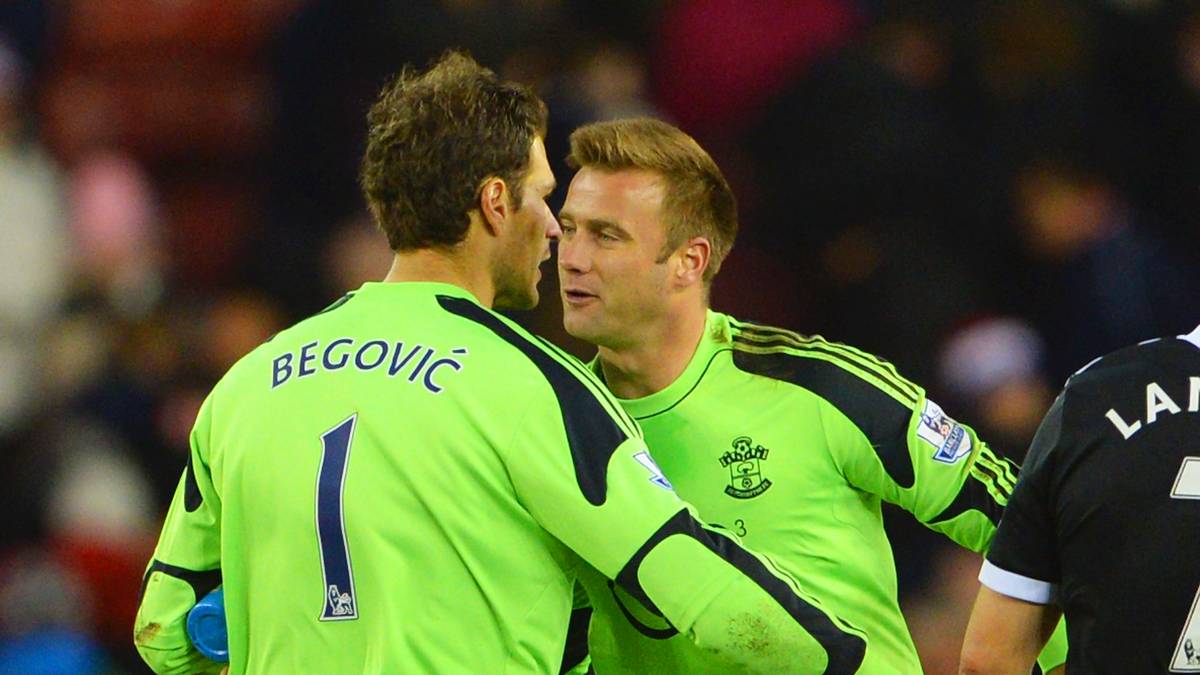 … da er vor allem an seinen Gegenüber Artur Boruc denkt: "Bei solchen Bällen sehen Torhüter immer schlecht aus, deswegen habe ich aus Respekt auch nicht gejubelt. Es tut mir für Boruc leid." Begovics Tor ist erst der fünfte Treffer eines Torhüters in der Geschichte der Premier League